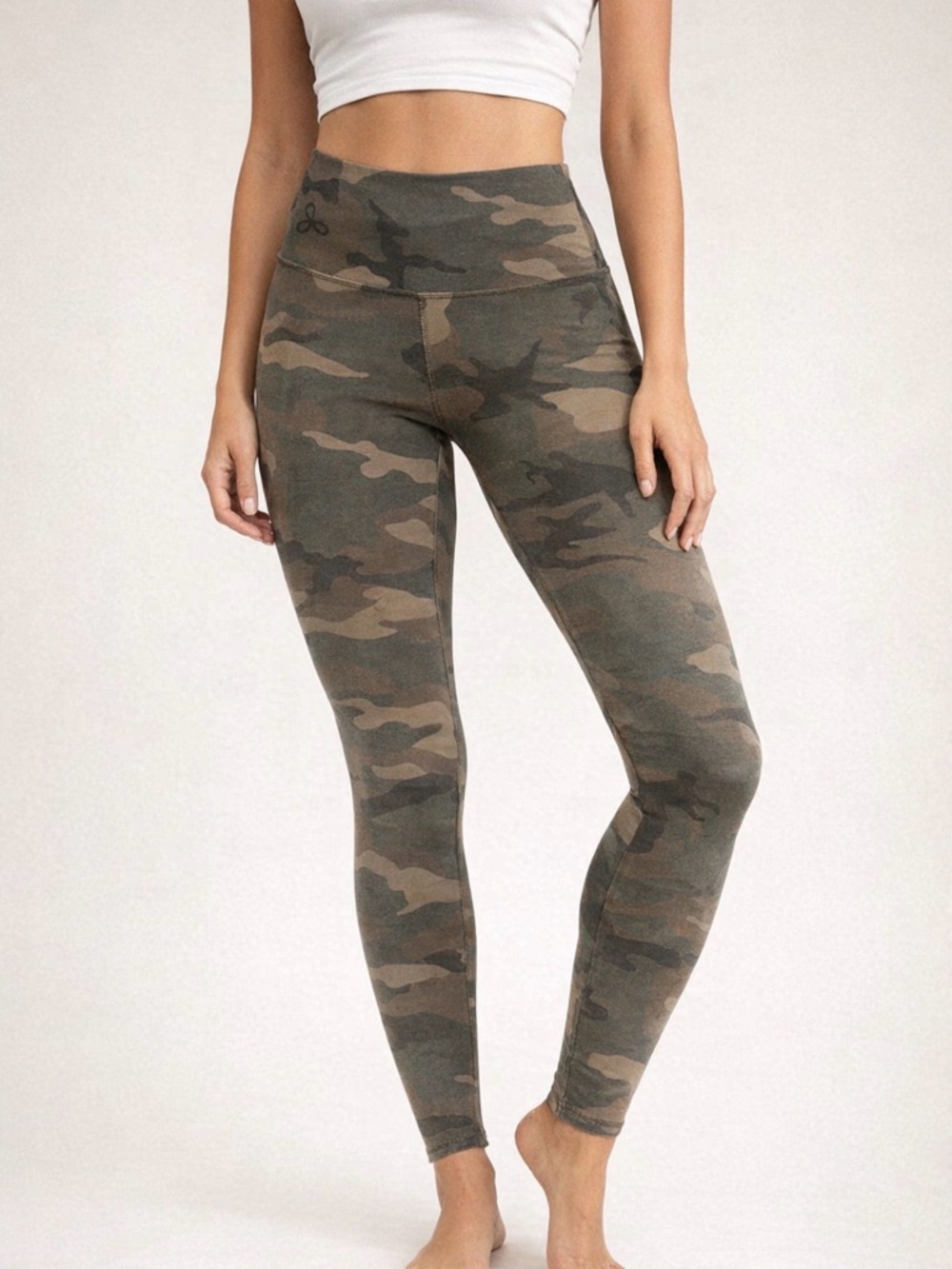 Aritzia • TNA Atmosphere Camo High-Rise Leggings • Size Small